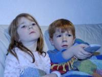 Просмотр телевизора отрицательно влияет на детский сон